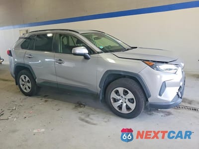 Czwarte zdjęcie samochodu z boku: 2019 TOYOTA RAV4 LE VIN:JTMG1RFV5KD514540 - miniatura