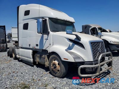 2022 VOLVO VN VNL 4V4NC9EJ1NN305993 - główne zdjęcie licytacji z USA - miniatura