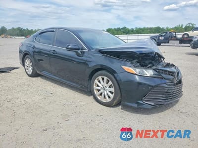 Czwarte zdjęcie samochodu z boku: 2018 TOYOTA CAMRY LE VIN:4T1B11HK1JU091304 - miniatura