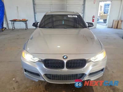 Piąte zdjęcie samochodu w środku: 2013 BMW 335 XI VIN:WBA3B9C52DF140991 - miniatura