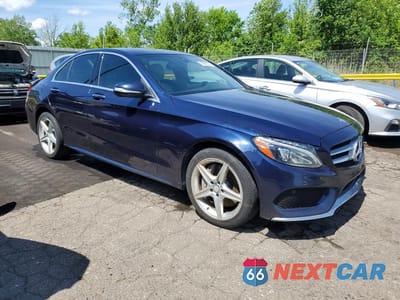 Czwarte zdjęcie samochodu z boku: 2015 MERCEDES-BENZ C 300 4MATIC VIN:55SWF4KB1FU009300 - miniatura