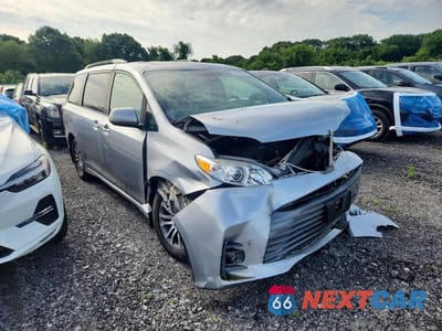 Czwarte zdjęcie samochodu z boku: 2018 TOYOTA SIENNA XLE 8-PASSENGER VIN:5TDYZ3DC7JS938249 - miniatura