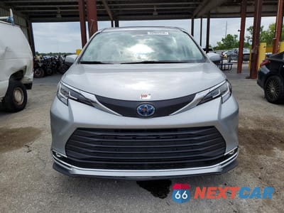 Piąte zdjęcie samochodu w środku: 2021 TOYOTA SIENNA XLE VIN:5TDYRKEC8MS055368 - miniatura