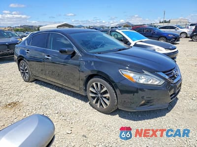 Czwarte zdjęcie samochodu z boku: 2018 NISSAN ALTIMA 2.5 SV VIN:1N4AL3AP3JC265574 - miniatura