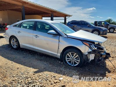 Czwarte zdjęcie samochodu z boku: 2015 HYUNDAI SONATA SE VIN:5NPE24AF0FH058857 - miniatura
