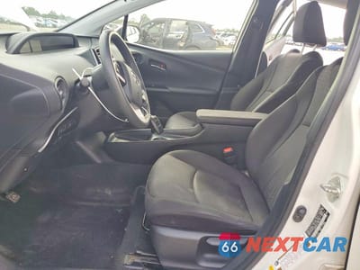 Zdjęcie 7 z 12 samochodu: 2018 TOYOTA PRIUS TWO ECO VIN:JTDKARFU0J3553395 - miniatura