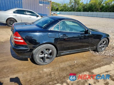 Trzecie zdjęcie samochodu z tyłu: 2003 MERCEDES-BENZ SLK 320 VIN:WDBKK65F43F284008 - miniatura