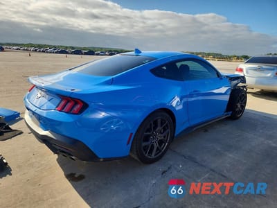 Trzecie zdjęcie samochodu z tyłu: 2024 FORD MUSTANG VIN:1FA6P8TH0R5138794 - miniatura