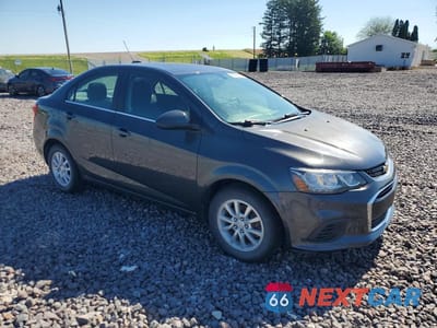 Czwarte zdjęcie samochodu z boku: 2017 CHEVROLET SONIC LT VIN:1G1JD5SH7H4150869 - miniatura