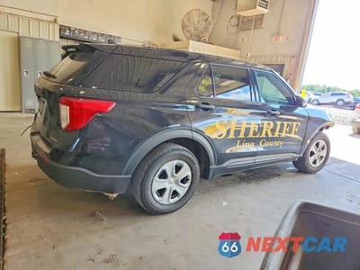 Trzecie zdjęcie samochodu z tyłu: 2023 FORD EXPLORER POLICE INTERCEPTOR VIN:1FM5K8AB3PGA79563 - miniatura