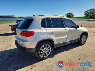 Trzecie zdjęcie samochodu z tyłu: 2012 VOLKSWAGEN TIGUAN S VIN:WVGAV7AX3CW555550 - miniatura
