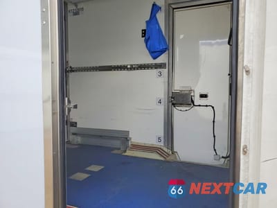 Trzecie zdjęcie samochodu z tyłu: 2022 FORD TRANSIT DELIVERY VAN VIN:1FDBW5Z89NKA01586 - miniatura