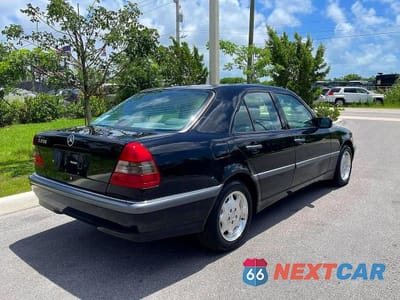 Czwarte zdjęcie samochodu z boku: 1998 MERCEDES-BENZ C 230 VIN:WDBHA23G8WA555882 - miniatura