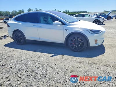 Czwarte zdjęcie samochodu z boku: 2018 TESLA MODEL X VIN:5YJXCAE49JF140980 - miniatura