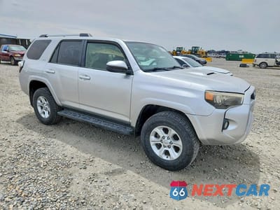 Czwarte zdjęcie samochodu z boku: 2019 TOYOTA 4RUNNER SR5 VIN:JTEBU5JR8K5662952 - miniatura