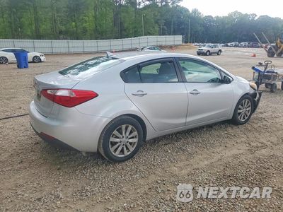 Trzecie zdjęcie samochodu z tyłu: 2016 KIA FORTE LX VIN:KNAFX4A67G5551570 - miniatura