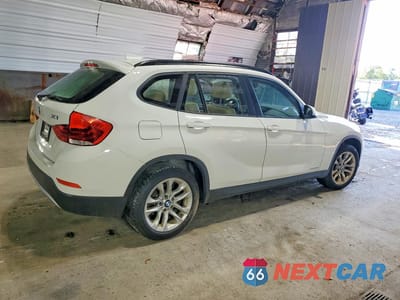 Trzecie zdjęcie samochodu z tyłu: 2015 BMW X1 XDRIVE28I VIN:WBAVL1C50FVY40377 - miniatura