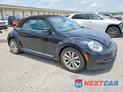 Czwarte zdjęcie samochodu z boku: 2013 VOLKSWAGEN BEETLE VIN:3VW5L7AT3DM831863 - miniatura