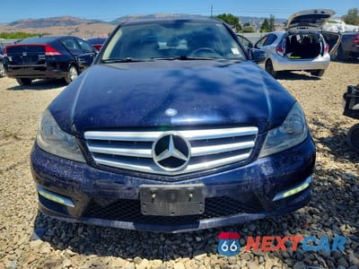 Piąte zdjęcie samochodu w środku: 2013 MERCEDES-BENZ C 350 VIN:WDDGF5HB4DG105109 - miniatura