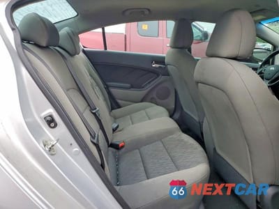 Zdjęcie 10 z 12 samochodu: 2015 KIA FORTE LX VIN:KNAFK4A62F5408085 - miniatura