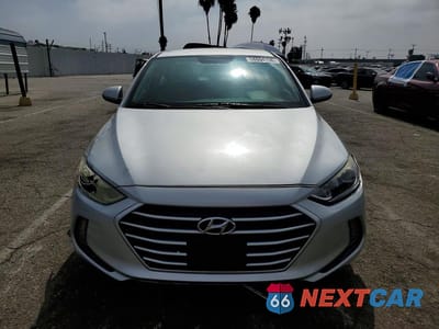 Piąte zdjęcie samochodu w środku: 2017 HYUNDAI ELANTRA SE VIN:5NPD84LF6HH022374 - miniatura