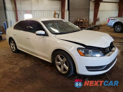 Czwarte zdjęcie samochodu z boku: 2013 VOLKSWAGEN PASSAT SE VIN:1VWBP7A35DC029551 - miniatura