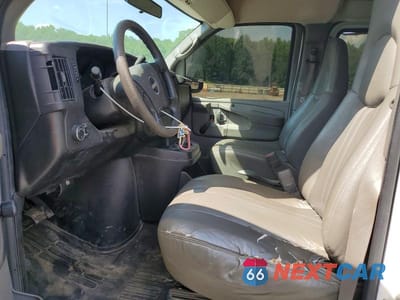 Zdjęcie 7 z 13 samochodu: 2008 GMC SAVANA G2500 VIN:1GTGG25C481235208 - miniatura