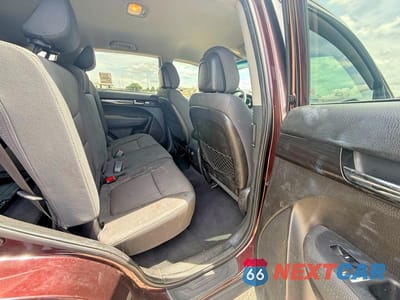 Zdjęcie 6 z 10 samochodu: 2013 KIA SORENTO LX VIN:5XYKT3A68DG391838 - miniatura