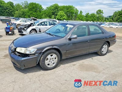 2000 TOYOTA CAMRY LE JT2BG22K7Y0442762 - główne zdjęcie licytacji z USA - miniatura
