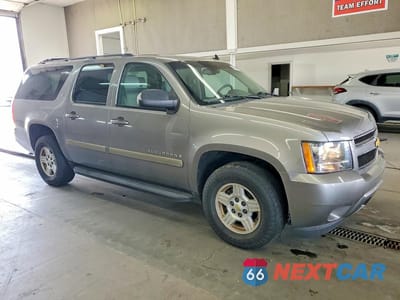Czwarte zdjęcie samochodu z boku: 2008 CHEVROLET SUBURBAN K1500 LS VIN:3GNFK16328G293412 - miniatura