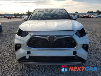 Piąte zdjęcie samochodu w środku: 2023 TOYOTA HIGHLANDER PLATINUM VIN:5TDKDRAHXPS033374 - miniatura
