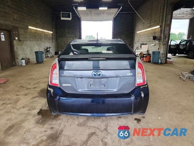 Zdjęcie 6 z 12 samochodu: 2014 TOYOTA PRIUS TWO VIN:JTDKN3DU1E1752140 - miniatura