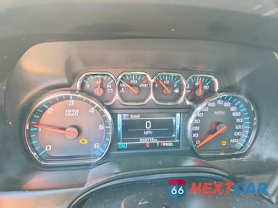 Zdjęcie 9 z 13 samochodu: 2019 CHEVROLET SUBURBAN K1500 LT VIN:1GNSKHKC8KR164224 - miniatura