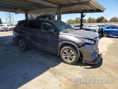 Czwarte zdjęcie samochodu z boku: 2020 TOYOTA HIGHLANDER XLE VIN:5TDHZRBH1LS030318 - miniatura