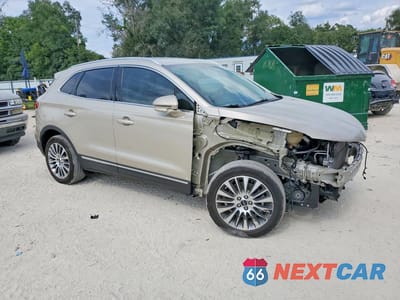 Czwarte zdjęcie samochodu z boku: 2017 LINCOLN MKC RESERVE VIN:5LMCJ3C92HUL55271 - miniatura
