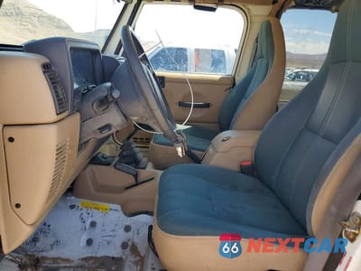 Zdjęcie 7 z 12 samochodu: 2002 JEEP WRANGLER / TJ SAHARA VIN:1J4FA59S12P768194 - miniatura