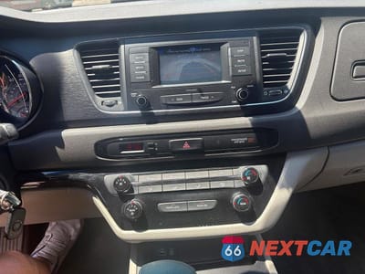 Zdjęcie 9 z 10 samochodu: 2018 KIA SEDONA LX VIN:KNDMB5C17J6356389 - miniatura