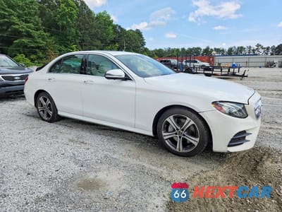 Czwarte zdjęcie samochodu z boku: 2020 MERCEDES-BENZ E 350 4MATIC VIN:WDDZF8EB6LA700902 - miniatura