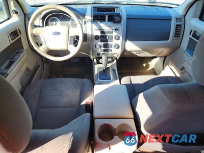 Zdjęcie 8 z 12 samochodu: 2009 FORD ESCAPE XLT VIN:1FMCU03G49KC39221 - miniatura