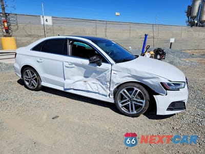 Czwarte zdjęcie samochodu z boku: 2019 AUDI A3 PREMIUM PLUS VIN:WAUGUGFF1K1012188 - miniatura