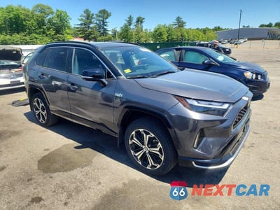 Czwarte zdjęcie samochodu z boku: 2024 TOYOTA RAV4 PRIME XSE VIN:JTMFB3FV6RD177490 - miniatura