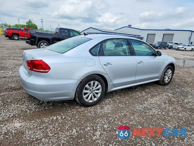Trzecie zdjęcie samochodu z tyłu: 2015 VOLKSWAGEN PASSAT S VIN:1VWAS7A34FC011832 - miniatura