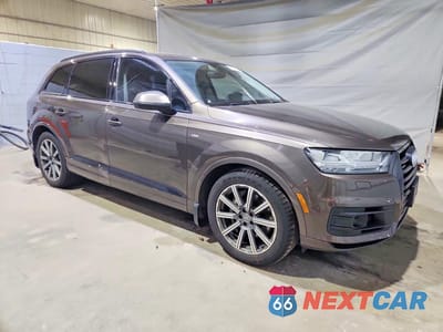 Czwarte zdjęcie samochodu z boku: 2017 AUDI Q7 PRESTIGE VIN:WA1VAAF71HD056217 - miniatura