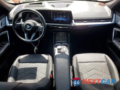 Zdjęcie 8 z 12 samochodu: 2023 BMW X1 XDRIVE28I VIN:WBX73EF00P5Y10870 - miniatura