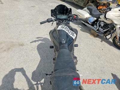Zdjęcie 6 z 9 samochodu: 2016 YAMAHA FZ07 VIN:JYARM06E2GA009250 - miniatura