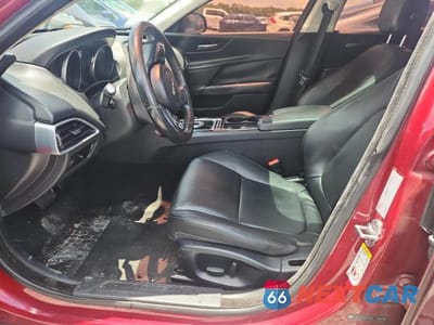 Zdjęcie 7 z 12 samochodu: 2017 JAGUAR XE VIN:SAJAR4BG9HA972697 - miniatura