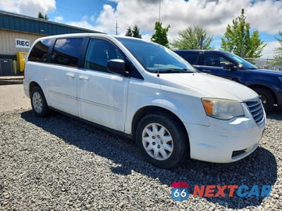 Czwarte zdjęcie samochodu z boku: 2010 CHRYSLER TOWN & COUNTRY LX VIN:2A4RR4DE1AR137850 - miniatura