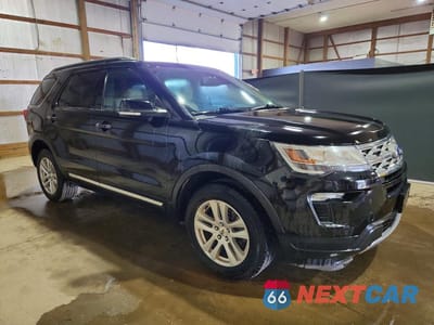 Czwarte zdjęcie samochodu z boku: 2018 FORD EXPLORER XLT VIN:1FM5K8D88JGA44489 - miniatura