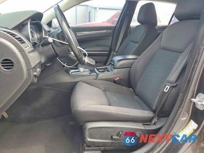 Zdjęcie 7 z 12 samochodu: 2021 CHRYSLER 300 TOURING VIN:2C3CCAAG5MH601318 - miniatura