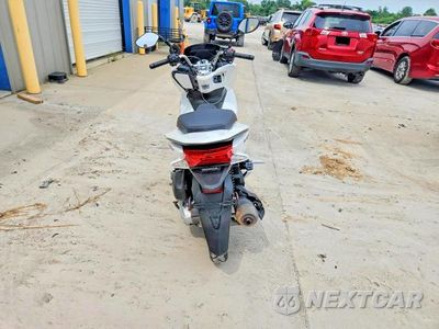 Czwarte zdjęcie samochodu z boku: 2015 HONDA PCX 150 VIN:RLHKF1803FY001154 - miniatura